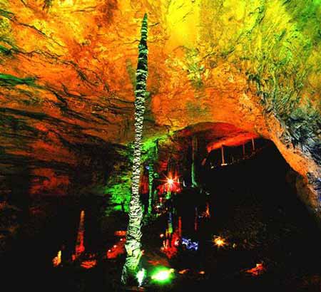 長(zhǎng)沙出發(fā)到溶洞奇觀黃龍洞、天門山、玻璃棧道、鳳凰古城九景往返三日游