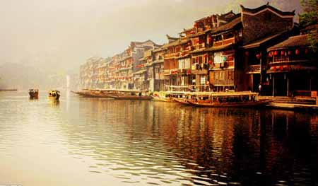 張家界國(guó)家森林公園、袁家界、天子山、大峽谷、玻璃橋、鳳凰古城兩晚三日游